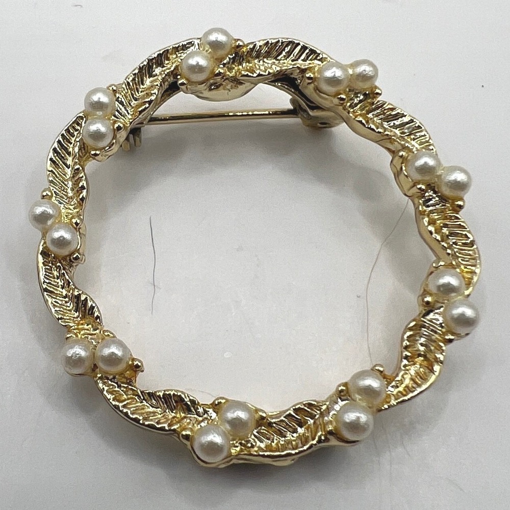 Vintage Gerrys Brooch Faux Pearl Gold‎ Tone Circle Round Wreath Pin